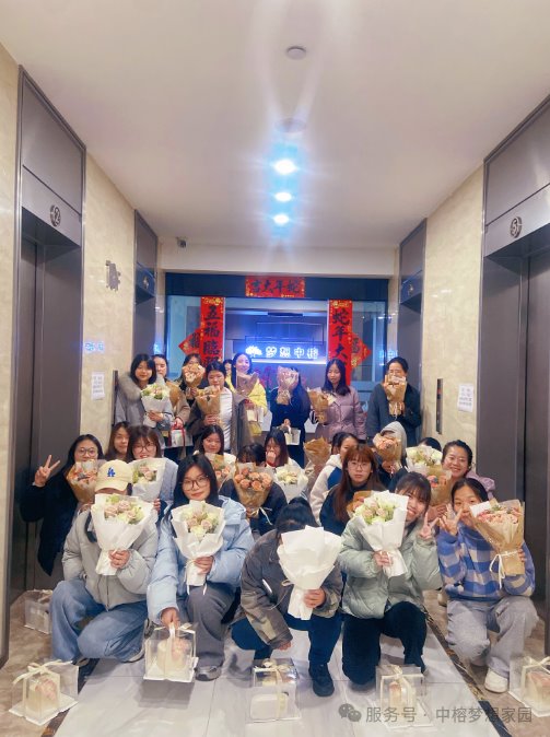 致光芒万丈的你<p><span style="font-size: 18px; font-family: 宋体, SimSun;">&nbsp; &nbsp;在时光的素笺上，三月翩然而至，带着春的温柔与希望，晕染出属于女性的绮丽画卷。这一路，愿你走在开满鲜花的路上，每一步都踏入云蒸霞蔚的梦境，风和日丽是生活的底色，春山可望，那是未来在遥遥招手，前程似锦铺展成脚下最坚实的通途。</span></p><p><span style="font-size: 18px; font-family: 宋体, SimSun;"><br/></span></p><p><span style="font-size: 18px; font-family: 宋体, SimSun;"><br/></span></p><p><span style="font-size: 18px; font-family: 宋体, SimSun;"></span></p><p><br/></p><p style="text-align:center"><img src="/Scripts/js/ueditor/net/upload/image/20260213/6390658035823864066457118.png" title="1png.png"/></p><p><br/></p><p style="text-align:center"><img src="/Scripts/js/ueditor/net/upload/image/20260213/6390658038985192193381312.png" title="2.png" alt="2.png"/></p><p><br/></p><p style="text-align:center"><img src="/Scripts/js/ueditor/net/upload/image/20260213/6390658035828844531471210.png" title="3.png"/></p><p><br/></p><p><span style="font-size: 19px; font-family: 宋体, SimSun;">&nbsp; &nbsp;你穿梭于岁月的多重角色间，以糖霜为冕，加冕生命中的每一刻不凡。身为女儿，你是父母心中永远的珍宝，带着纯真与烂漫，回馈着养育之恩的深情厚意；化作妻子，你用爱与包容编织家庭的温暖港湾，与爱人携手，共赏人间烟火，同担风雨霜雪；成为妈妈，你孕育希望，以柔弱之躯为孩子撑起一片天，护佑他们茁壮成长；作为员工，在职场上，你巾帼不让须眉，用智慧与汗水书写着属于自己的职业篇章。可无论哪一种身份，你都从未忘却，自己更是无可替代的存在，有着独属于灵魂的芬芳、炽热与锋芒。</span></p><p><span style="font-size: 19px; font-family: 宋体, SimSun;"><br/></span></p><p style="text-align:center"><span style="font-size: 19px; font-family: 宋体, SimSun;"><img src="/Scripts/js/ueditor/net/upload/image/20260213/6390658044205700001863222.png" title="4.png" alt="4.png"/></span></p><p><span style="font-size: 19px; font-family: 宋体, SimSun;"><br/></span></p><p><span style="font-size: 18px; font-family: 宋体, SimSun;">&nbsp; &nbsp;你不是谁的玫瑰，无需附庸他人的花园。你有自己的花瓣，或娇艳欲滴、或清新素雅，每一瓣都舒展着自由的姿态；你亦有自己的刺，那是捍卫自我边界的坚毅，是面对困境时绝不妥协的勇气。在生活的旷野中，你扎根、绽放，以最本真的模样，书写着属于自己的传奇。</span></p><p><span style="font-size: 18px; font-family: 宋体, SimSun;"><br/></span></p><p style="text-align:center"><span style="font-size: 18px; font-family: 宋体, SimSun;"><img src="/Scripts/js/ueditor/net/upload/image/20260213/6390658047222692195314005.png" title="5.png" alt="5.png"/></span></p><p><span style="font-size: 18px; font-family: 宋体, SimSun;"><br/></span></p><p><span style="font-size: 18px; font-family: 宋体, SimSun;">&nbsp; &nbsp;此刻，我悄悄把好运藏在花里，让馥郁的芬芳承载满满的祝福。愿这束饱含心意的花，在你忙碌的清晨，为你驱散疲惫，带来幸运的曙光；在你独处的午后，赠予你片刻欢愉，如微风轻拂心田。愿你在这专属于自己的节日里，芳华悦己，抛开所有枷锁与束缚，向着光奔跑，追逐那熠熠生辉的梦想。</span></p><p><span style="font-size: 18px; font-family: 宋体, SimSun;"></span></p><p style="text-align:center"><img src="/Scripts/js/ueditor/net/upload/image/20260213/6390658052315172662608117.png" title="6.png"/></p><p><br/></p><p style="text-align:center"><img src="/Scripts/js/ueditor/net/upload/image/20260213/6390658052329528121352222.png" title="7png.png"/></p><p><span style="font-size: 18px; font-family: 宋体, SimSun;"><br/></span><br/></p><p><span style="font-size: 18px; font-family: 宋体, SimSun;">&nbsp; &nbsp;女神节快乐！愿往后余生，你眼眸有星辰，心中有山海，所行皆坦途，所遇皆美好，永远绽放，永不落幕。让这世间的温柔与爱意，岁岁年年，与你相拥。</span></p>